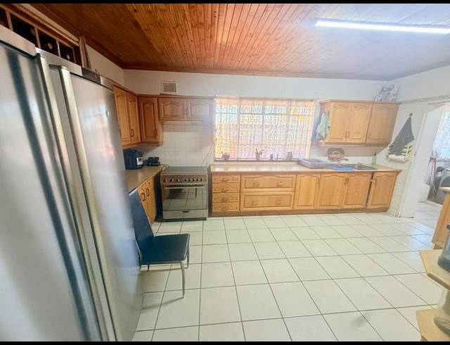 4 BEDROOM HOUSE FOR SALE IN VANDERBIJLPARK CW 5
